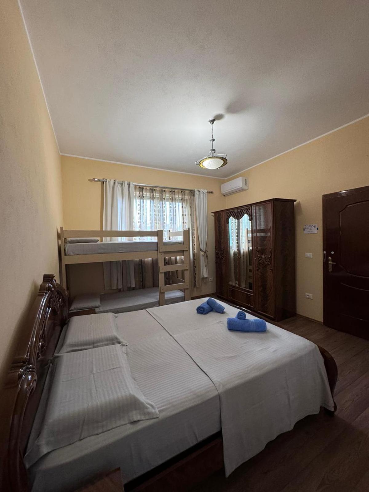 Blissful Hostel Shkodër Esterno foto