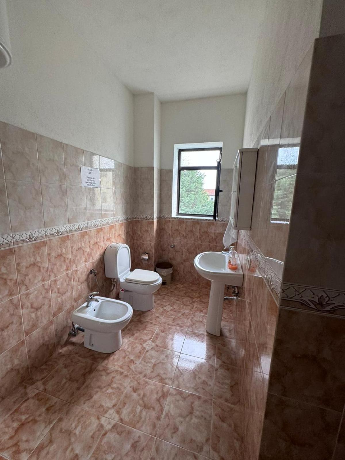Blissful Hostel Shkodër Esterno foto